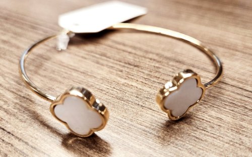 White 4 leaf Clover Bangle